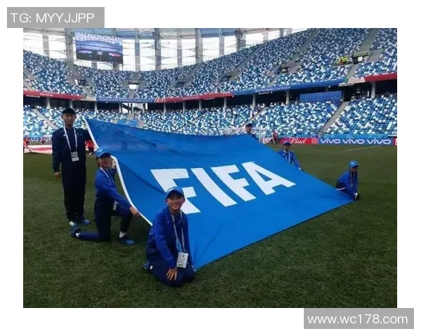 小孩偶遇足球巨星激动不已 亲身体验与偶像零距离互动